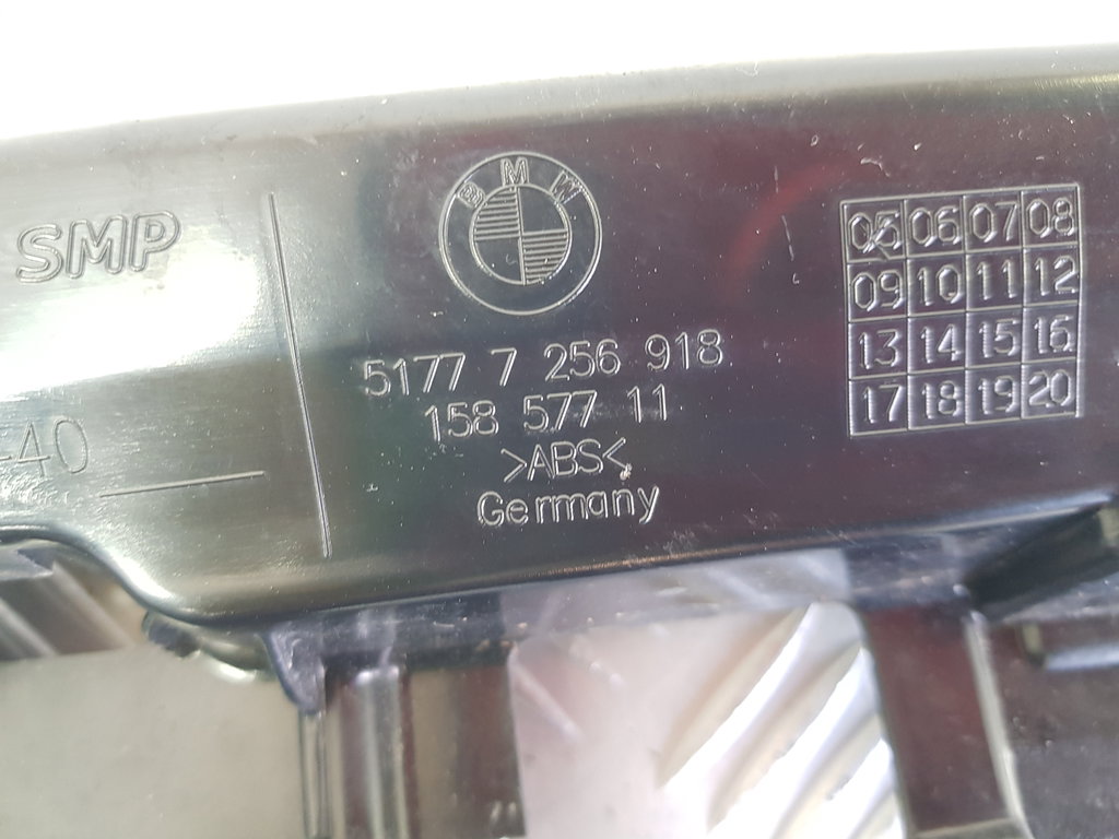318440