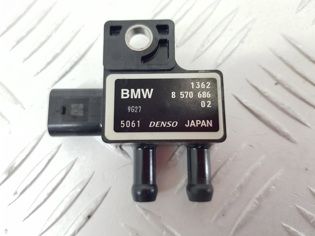 318631