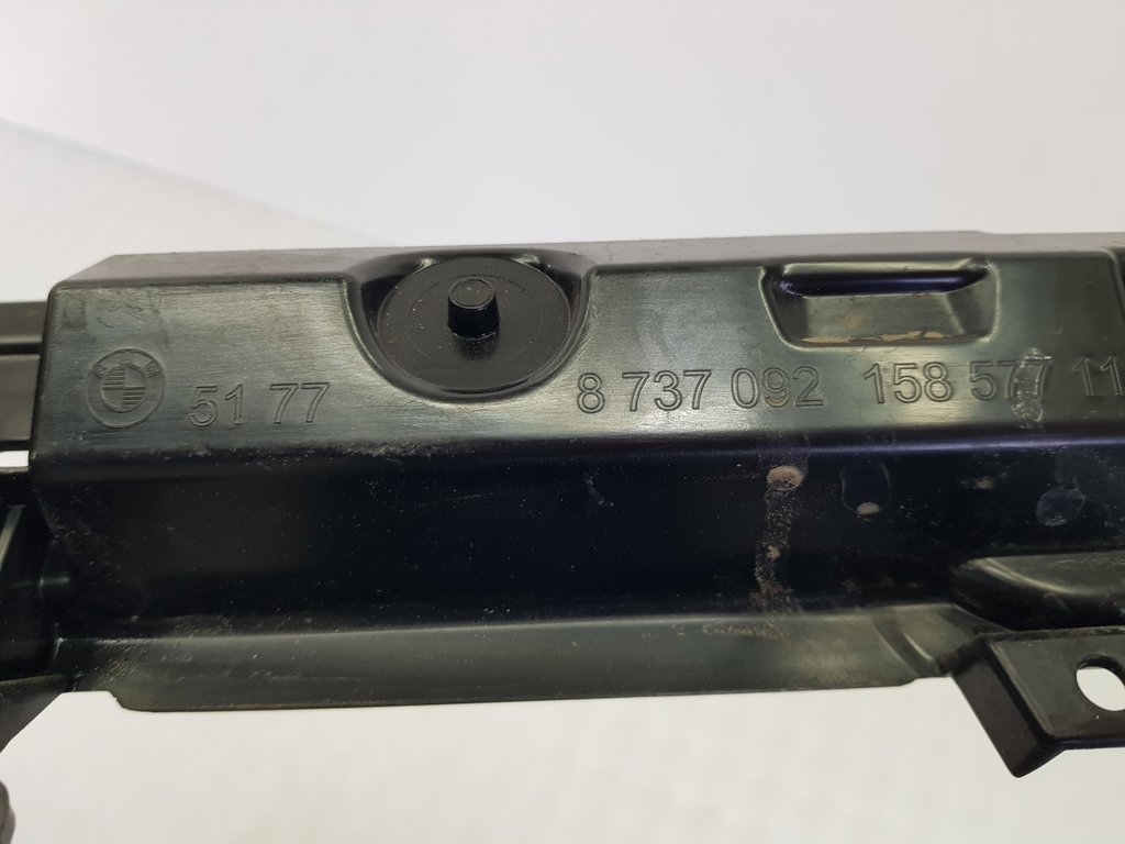 318900