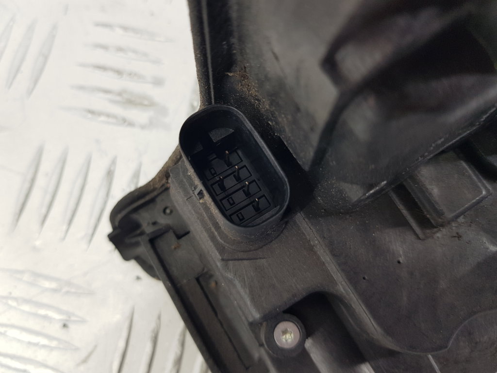 318960