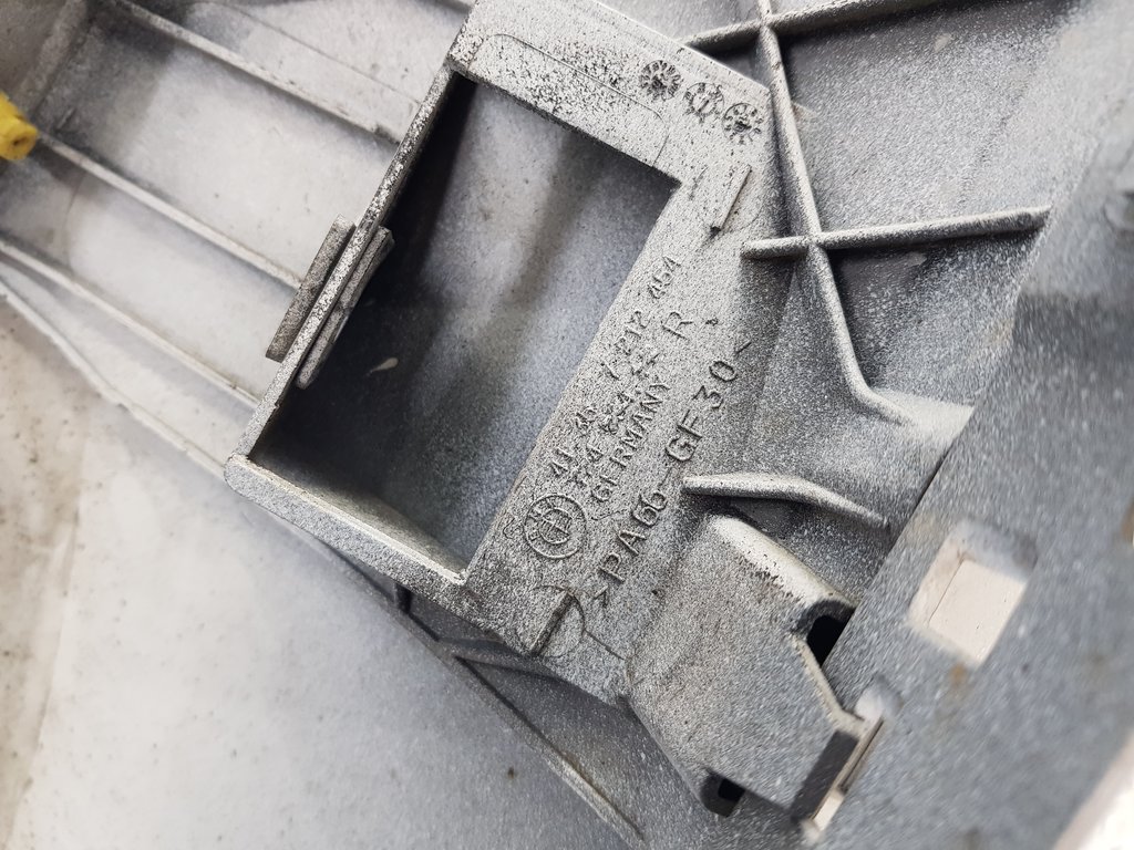 319889