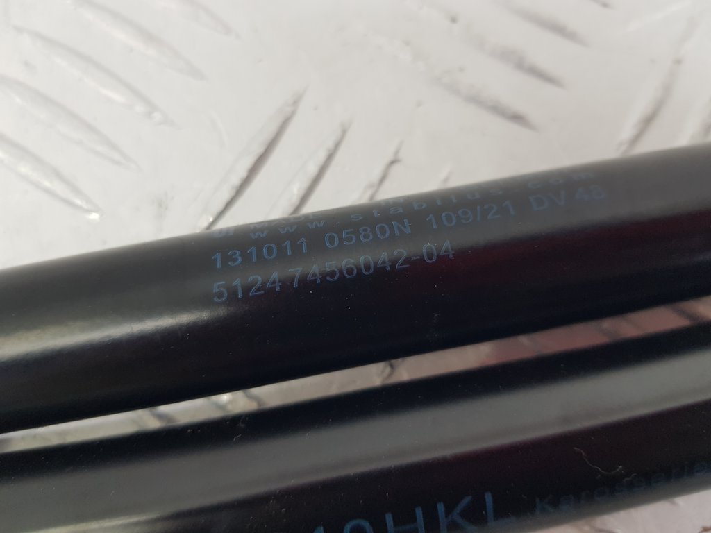 321863