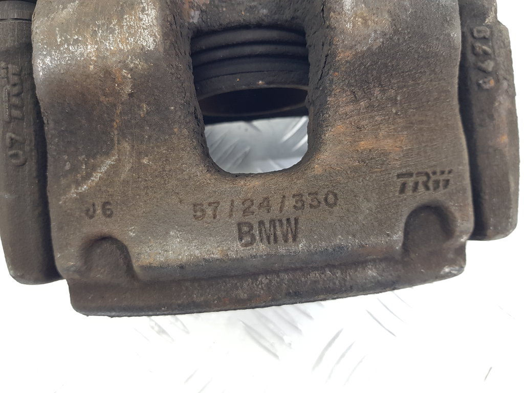 321957