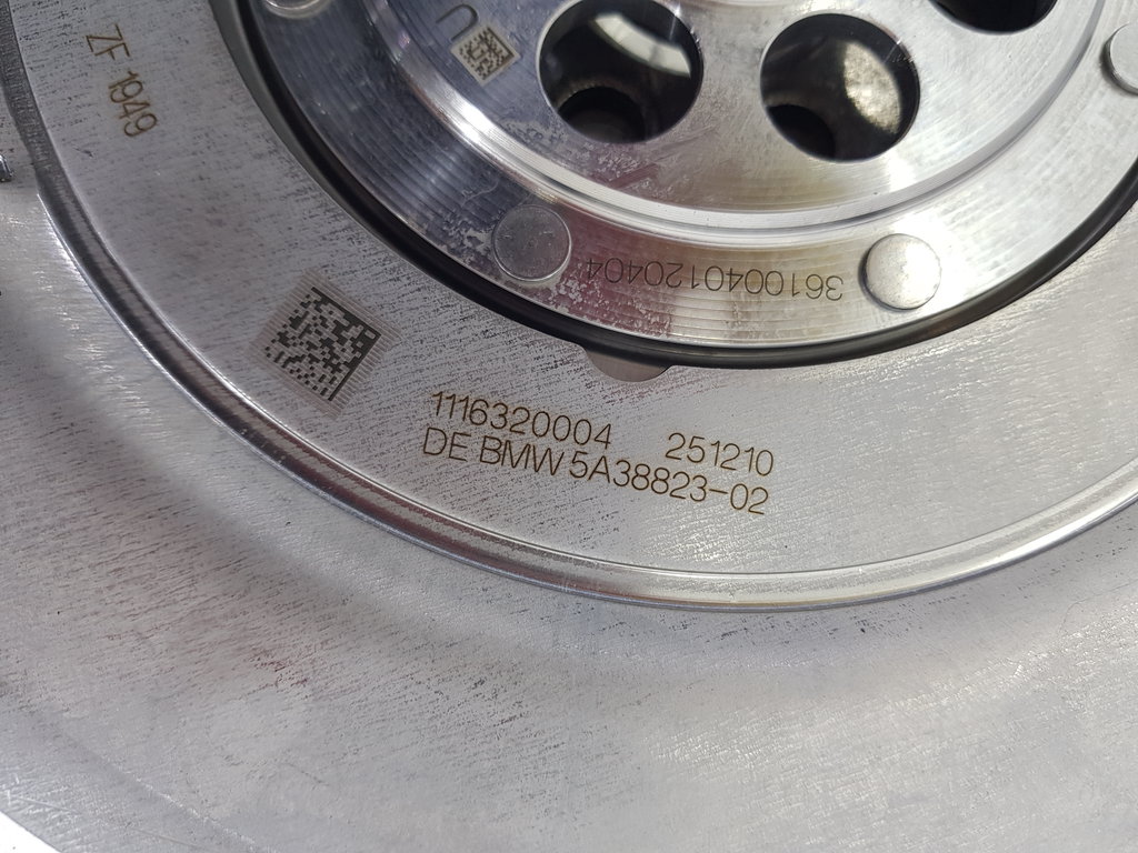 322702