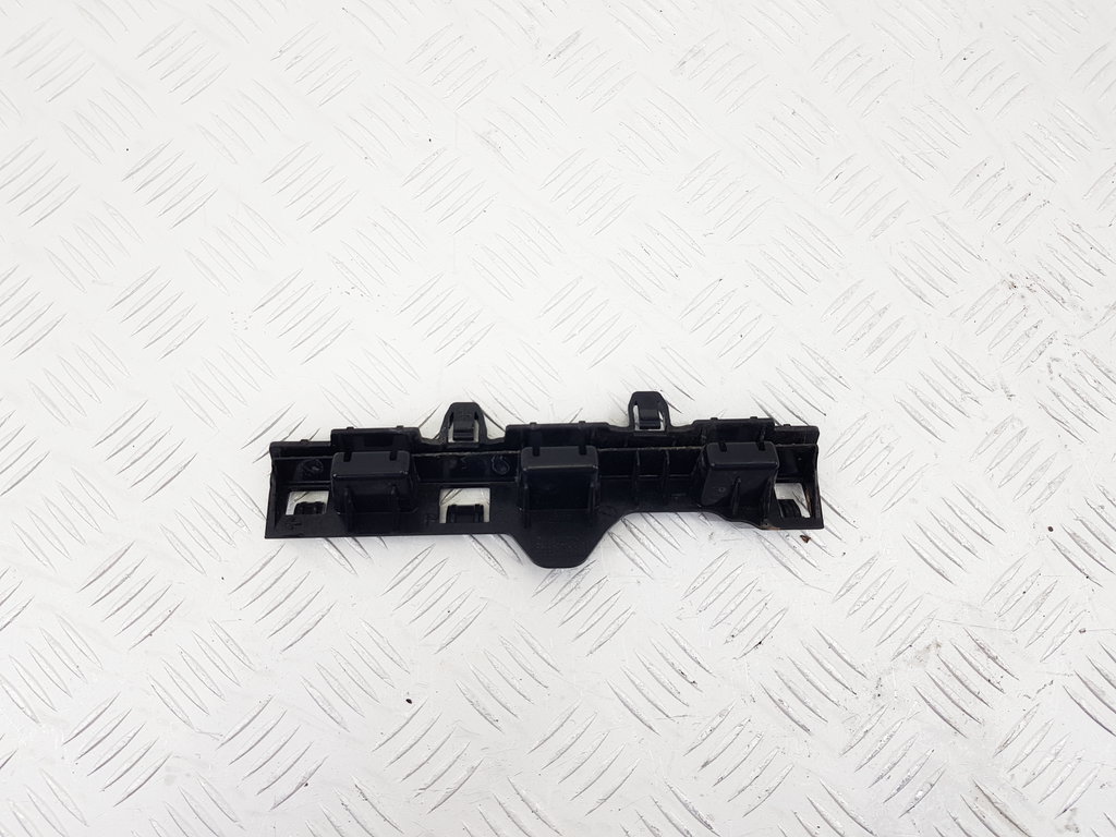 323025