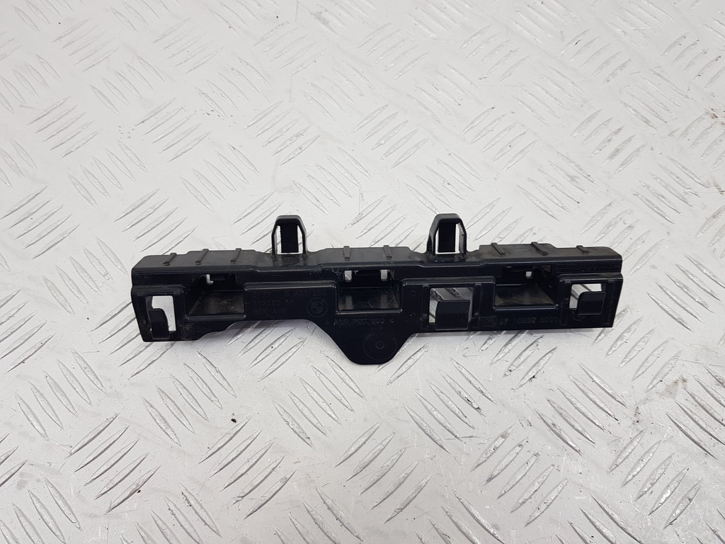 323026