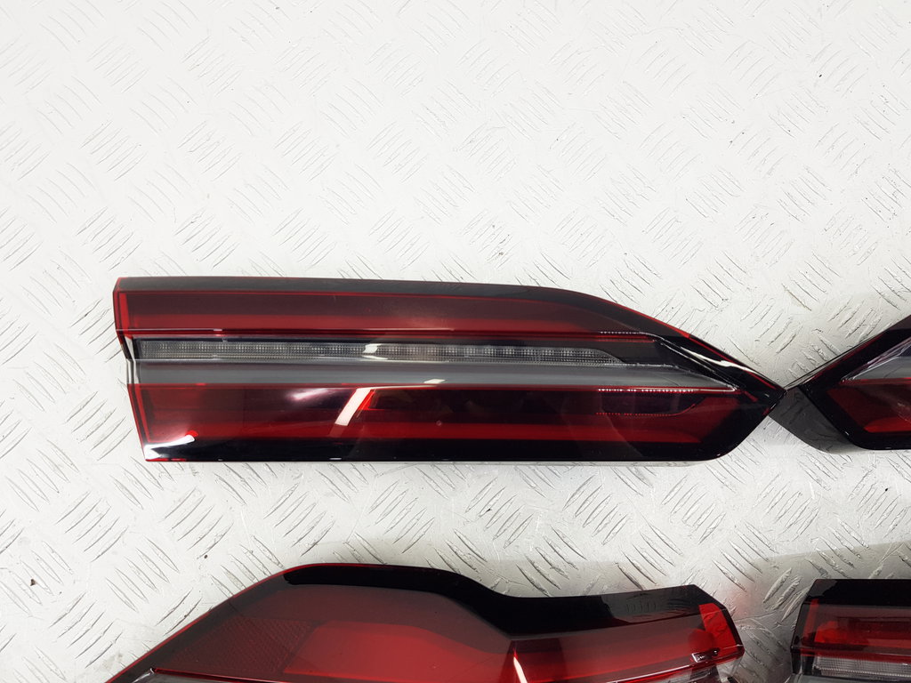 323049