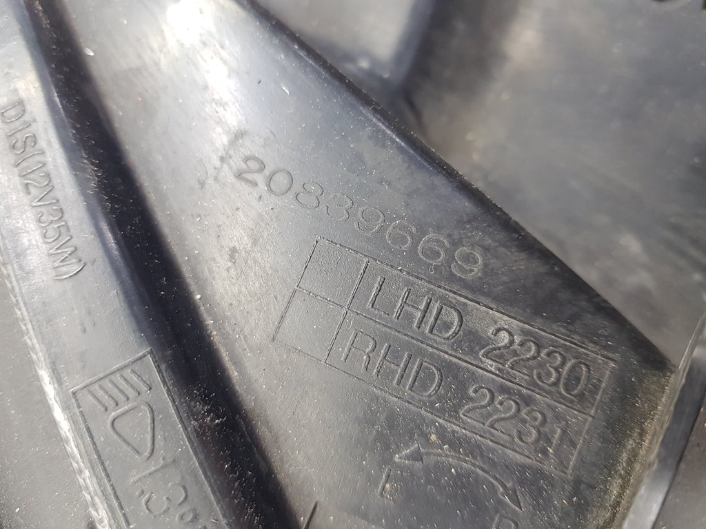 323382