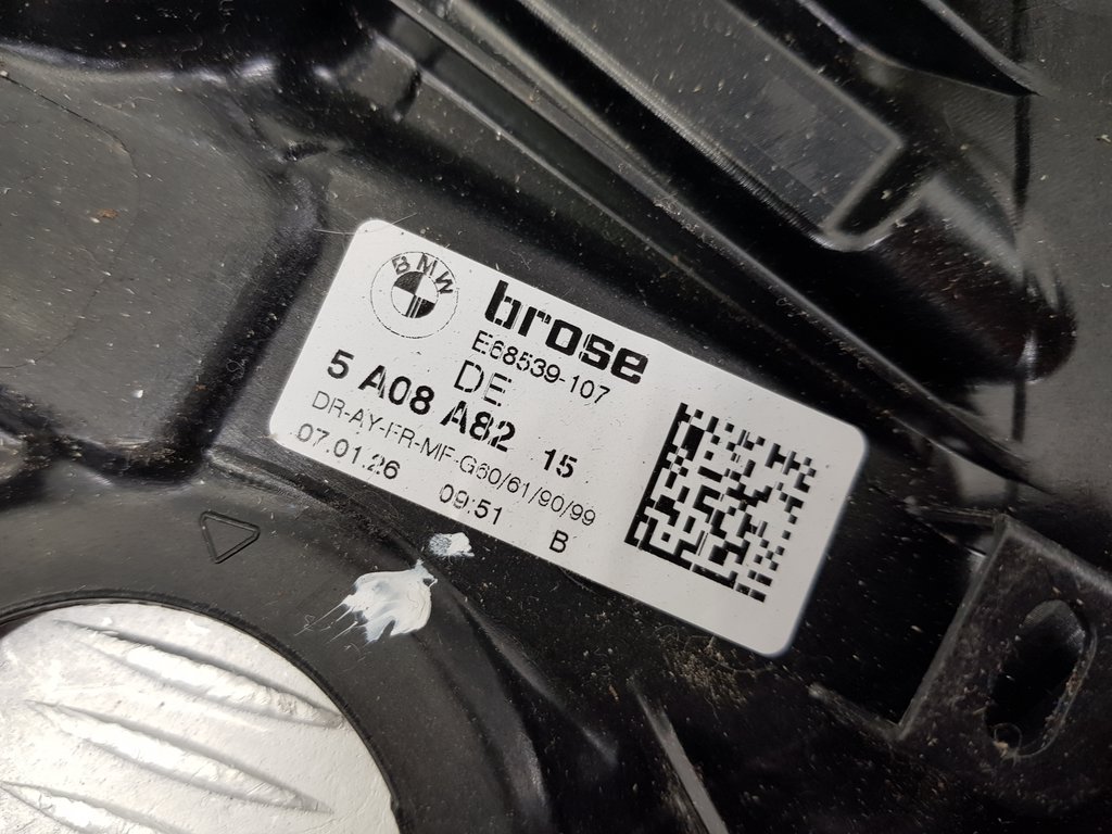 323587