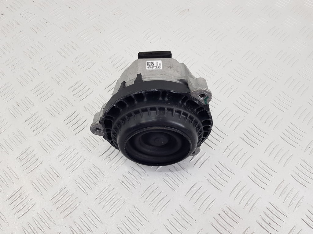 323821
