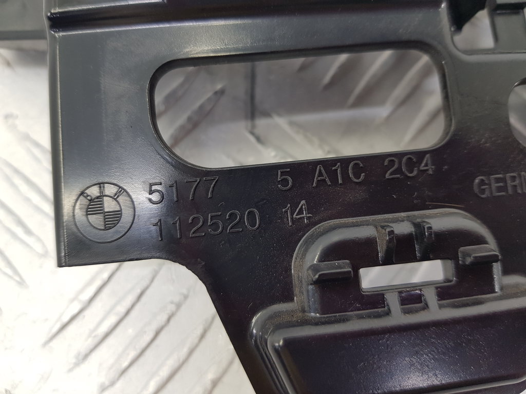 323872
