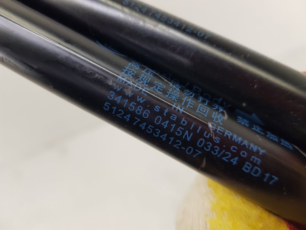 323923