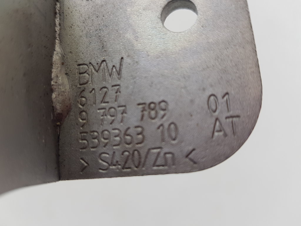324425