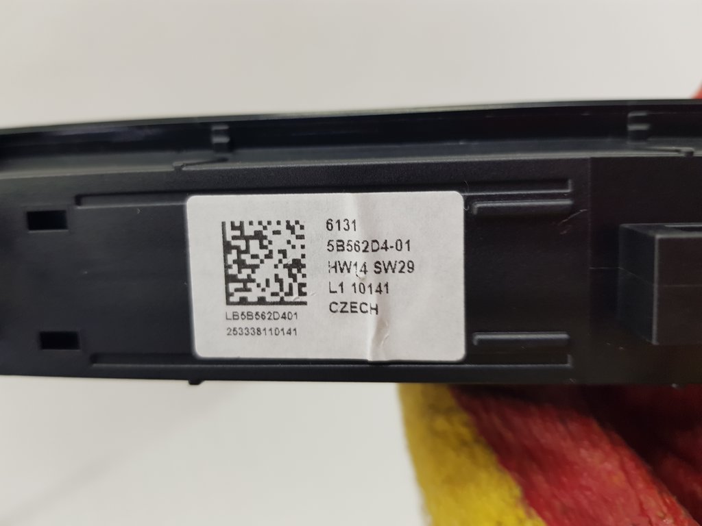 325100