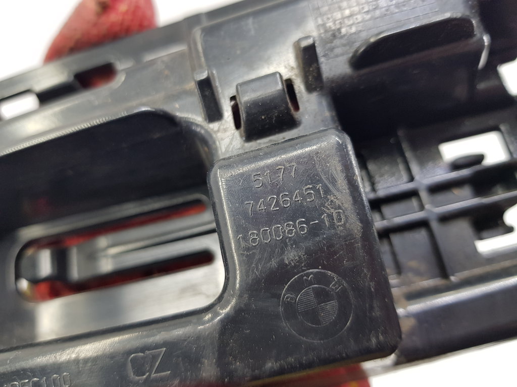 325469