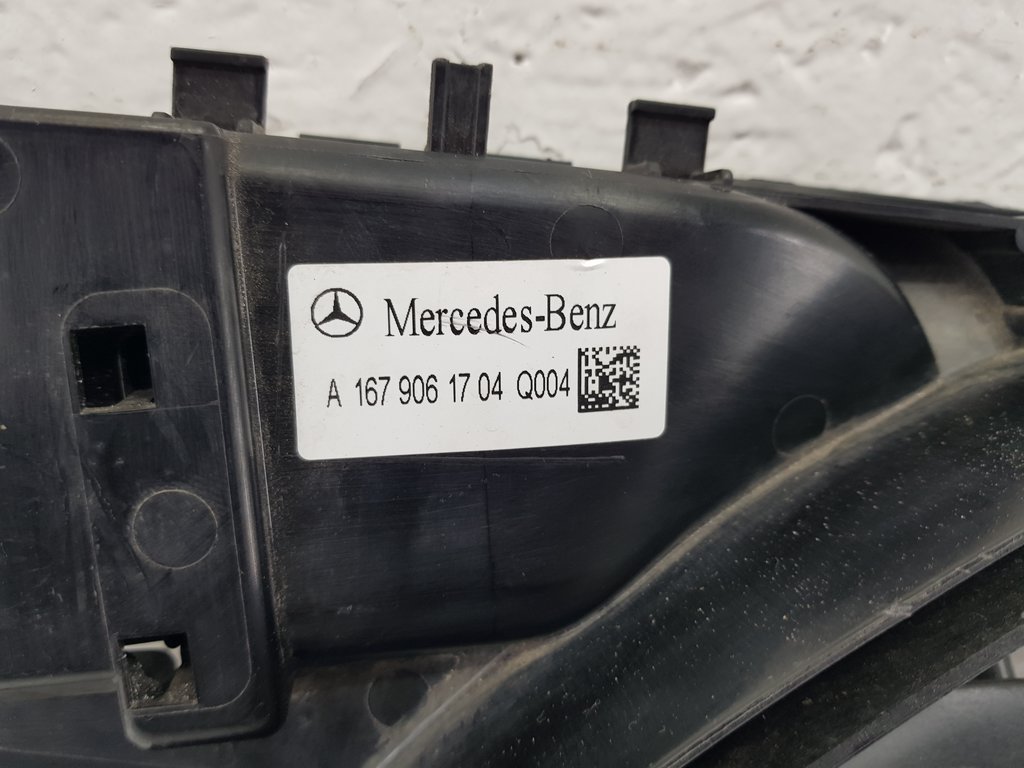 325740