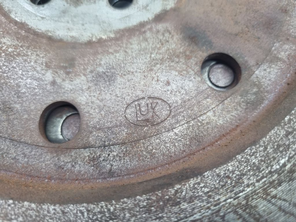 327196